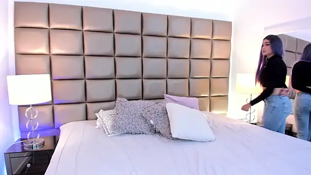 AnnyHizzle online show from 03/11/25, 09:26