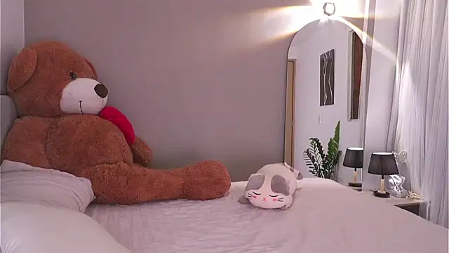 AnnyHizzle online show from 10/22/25, 02:01