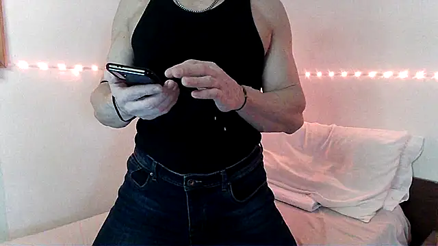 Snapshot of Alexx_Fit023 chatting on 01/01/25, 08:58 Alexx Fit023 online show from 01/01/25, 08:58