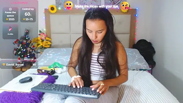 Snapshot of valentina_hearts chatting on 01/06/25, 05:08 valentina hearts online show from 01/06/25, 05:08