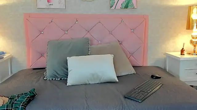 Ginger Violetta  online show from 02/01/25, 07:55