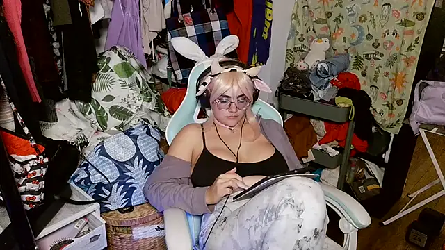 Snapshot of mochi_rainbow chatting on 01/14/25, 04:57 mochi rainbow online show from 01/14/25, 04:57