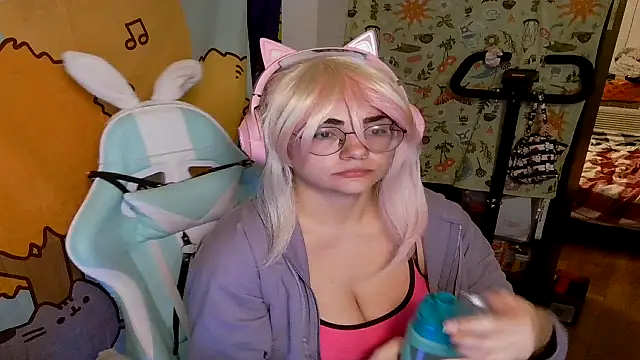 Snapshot of mochi_rainbow chatting on 01/25/25, 02:15 mochi rainbow online show from 01/25/25, 02:15