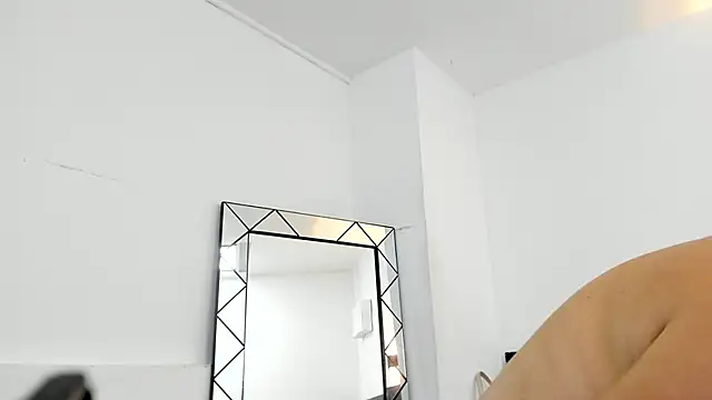 Snapshot of Juliabadlee chatting on 12/17/24, 11:49 Juliabadlee online show from 12/17/24, 11:49