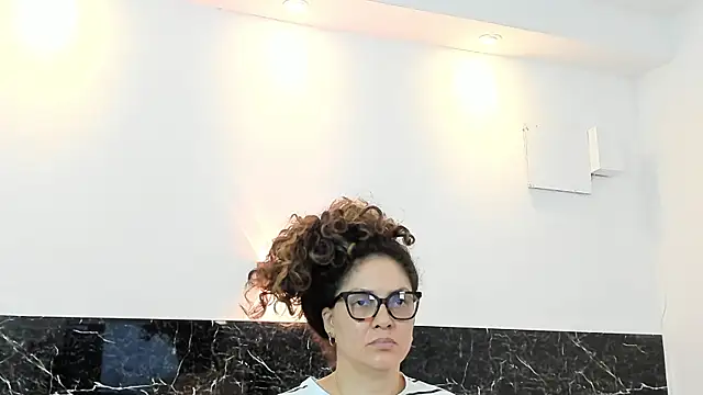 Snapshot of Juliabadlee chatting on 02/20/25, 12:19 Juliabadlee online show from 02/20/25, 12:19