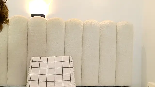 Juliabadlee online show from 11/26/25, 09:16