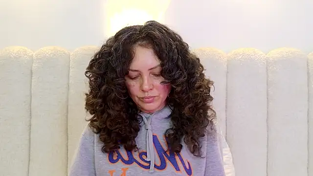 Juliabadlee online show from 04/17/26, 12:02