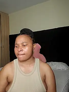 R-thequeen online show from 04/24/26, 11:01