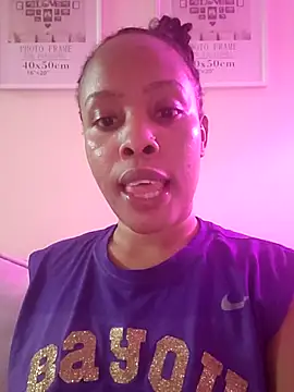 R-thequeen online show from 05/15/26, 11:01