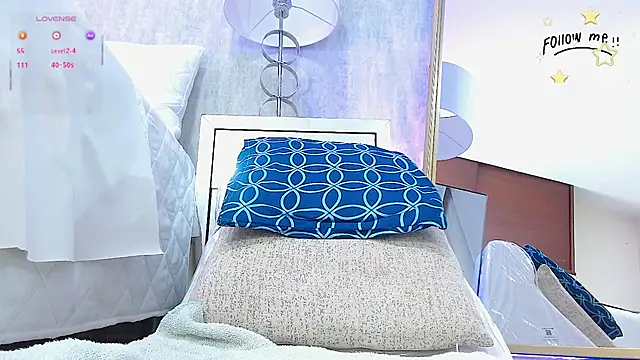 Snapshot of meily_soon chatting on 10/14/25, 12:11 meily soon online show from 10/14/25, 12:11