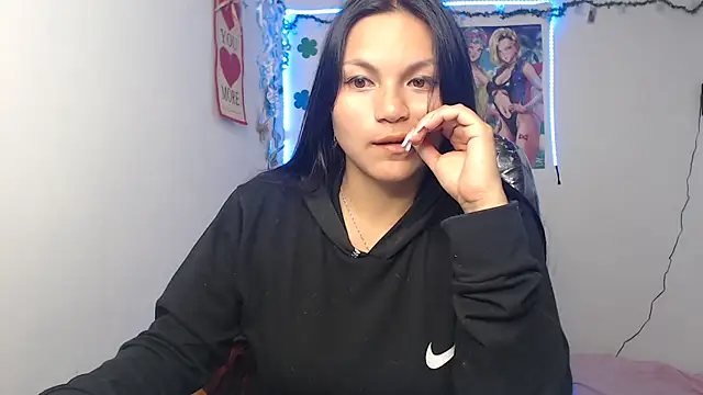 Snapshot of Zafiroweb09 chatting on 12/11/24, 04:39 Zafiroweb09 online show from 12/11/24, 04:39