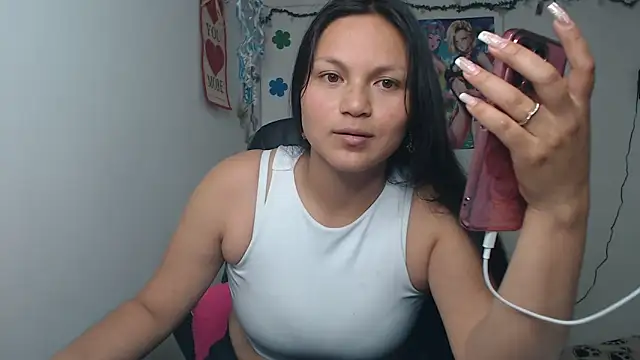 Snapshot of Zafiroweb09 chatting on 12/17/24, 06:09 Zafiroweb09 online show from 12/17/24, 06:09