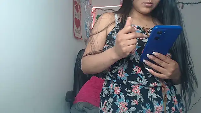 Snapshot of Zafiroweb09 chatting on 12/18/24, 09:29 Zafiroweb09 online show from 12/18/24, 09:29