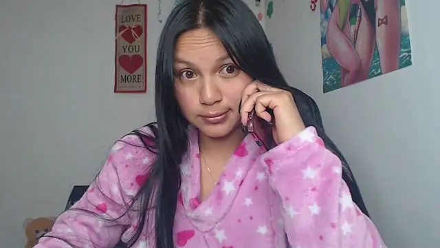 Snapshot of Zafiroweb09 chatting on 12/31/24, 12:25 Zafiroweb09 online show from 12/31/24, 12:25