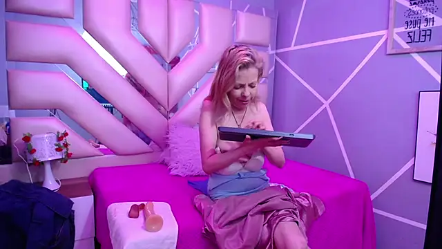 sophia ny online show from 02/17/25, 11:09