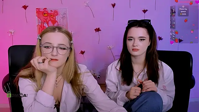 liana kisses online show from 03/28/26, 11:04