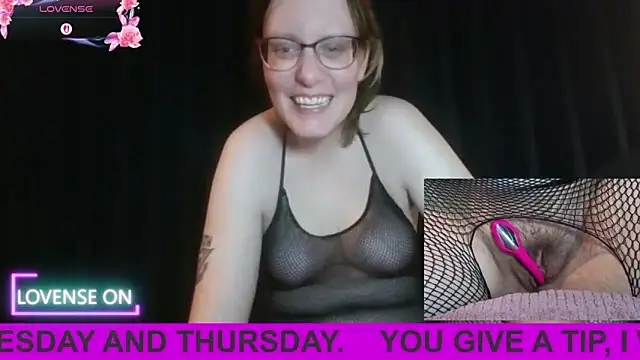 Snapshot of PernillaGirl chatting on 09/24/25, 06:00 PernillaGirl online show from 09/24/25, 06:00