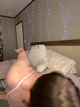 Snapshot of Sweetdee222x chatting on 09/10/25, 10:32 Sweetdee222x online show from 09/10/25, 10:32