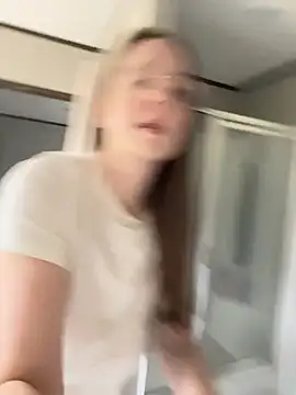 Snapshot of Sweetdee222x chatting on 11/29/25, 03:48 Sweetdee222x online show from 11/29/25, 03:48