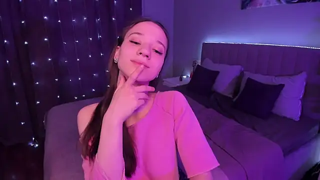 Snapshot of StaceySunny chatting on 12/18/24, 07:52 StaceySunny online show from 12/18/24, 07:52