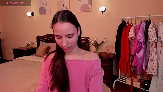 Snapshot of StaceySunny chatting on 02/17/25, 11:34 StaceySunny online show from 02/17/25, 11:34