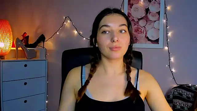 Snapshot of Meagn_Extasy chatting on 12/12/24, 05:48 Meagn Extasy online show from 12/12/24, 05:48