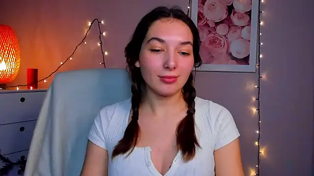 Snapshot of Meagn_Extasy chatting on 12/27/24, 07:57 Meagn Extasy online show from 12/27/24, 07:57