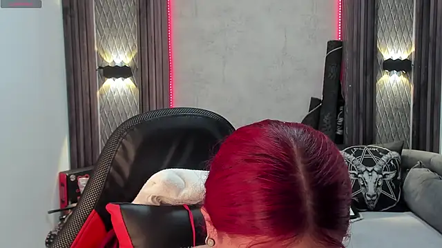 selene red  online show from 01/31/25, 02:39