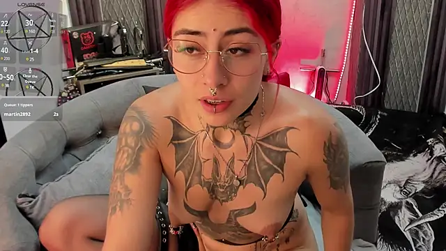 selene red  online show from 02/01/25, 03:52