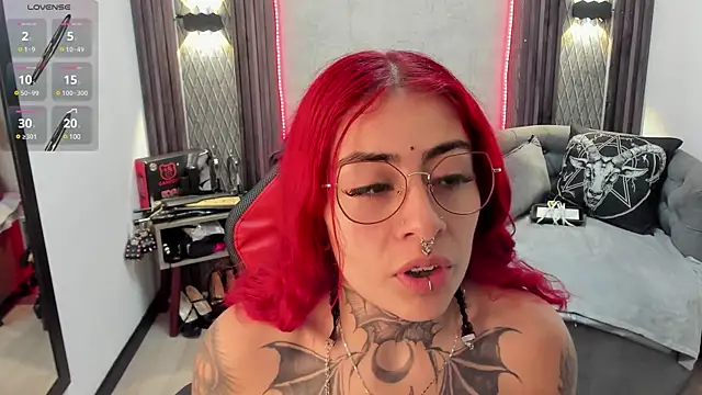 selene red  online show from 02/01/25, 09:21