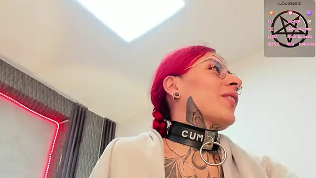 selene red  online show from 02/07/25, 09:04