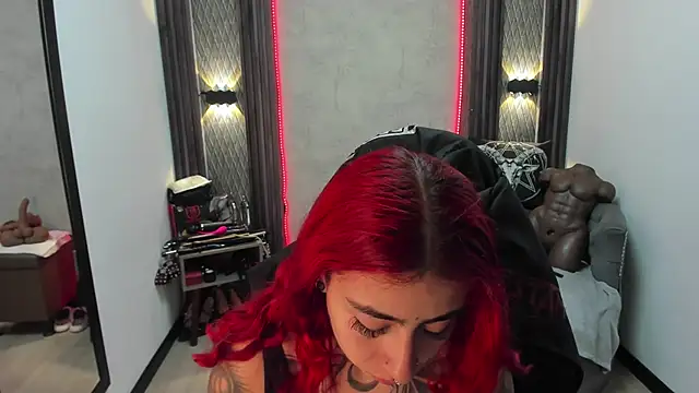 selene red  online show from 02/12/25, 01:37