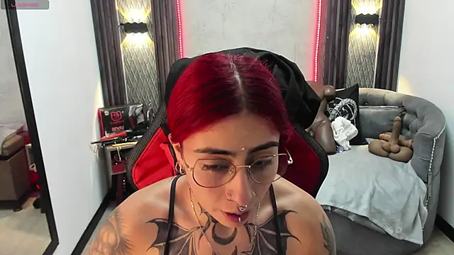 selene red  online show from 02/26/25, 04:03