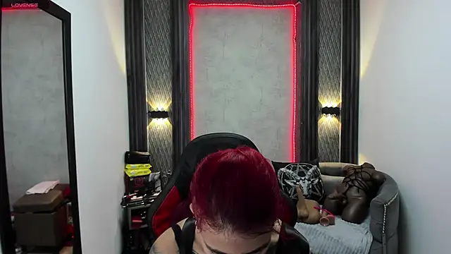 selene red  online show from 03/18/25, 01:42