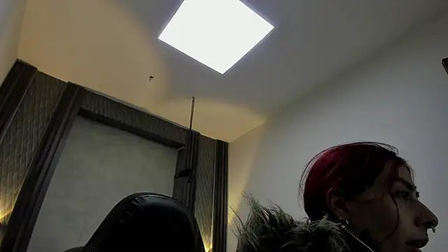 selene red  online show from 09/17/25, 02:19