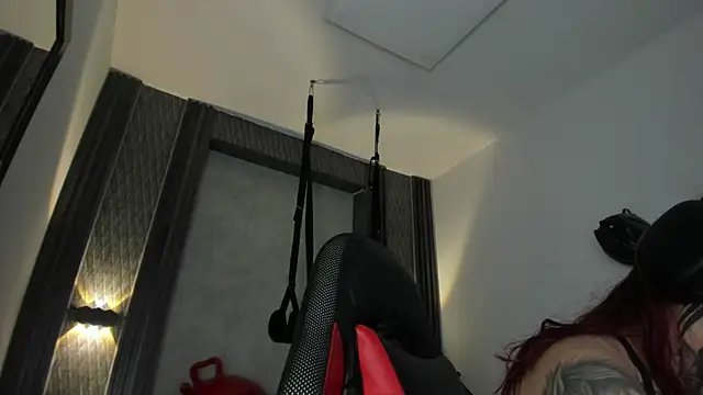 selene red  online show from 12/01/25, 02:55