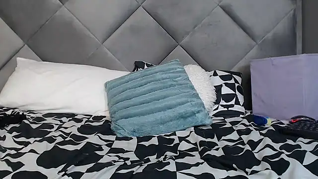 Snapshot of LOYAL_SASHA chatting on 12/26/24, 01:18 LOYAL SASHA online show from 12/26/24, 01:18