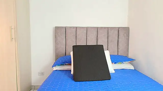 karina lewis  online show from 01/13/25, 03:23