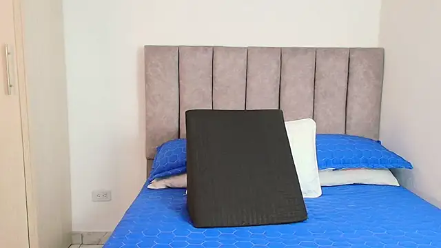 karina lewis  online show from 01/14/25, 03:43