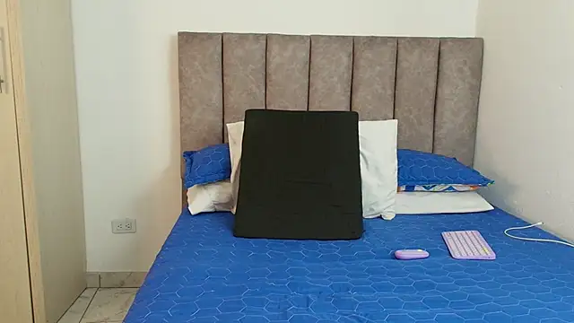 karina lewis  online show from 02/26/25, 07:09