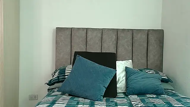 karina lewis  online show from 02/25/26, 04:22