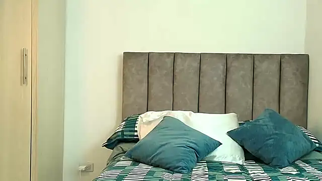 karina lewis  online show from 03/04/26, 04:18