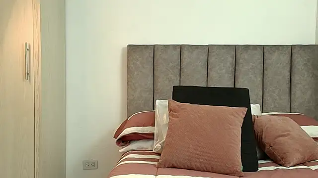 karina lewis  online show from 04/15/26, 05:47