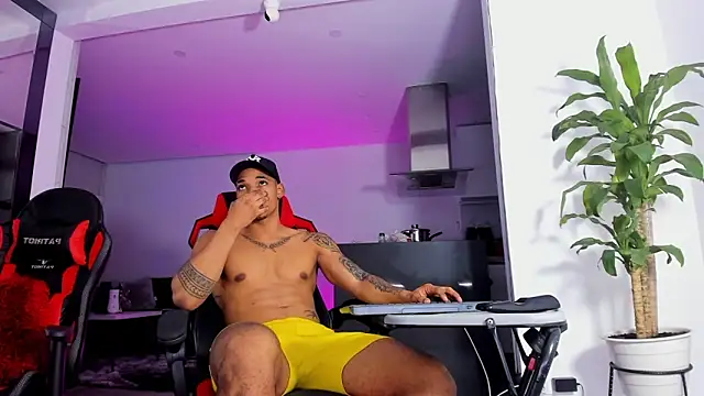 TROYWESLY- online show from 02/12/25, 01:41