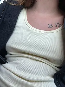 18petitewhitegirl online show from 04/23/26, 11:51