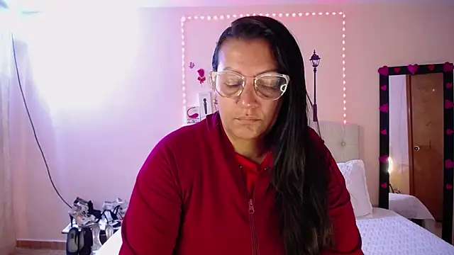 Victoria Red01 online show from 02/04/25, 02:10