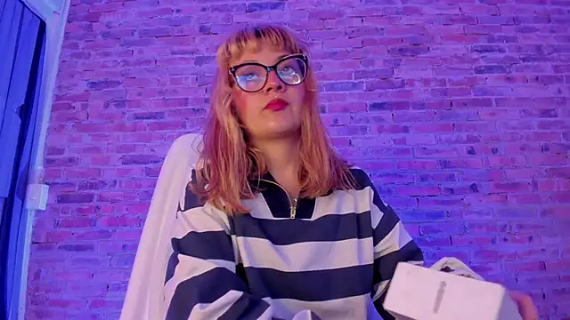 Snapshot of Sweet_Namii chatting on 01/28/25, 02:32 Sweet Namii online show from 01/28/25, 02:32