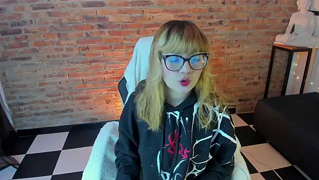 Snapshot of Sweet_Namii chatting on 03/15/25, 03:07 Sweet Namii online show from 03/15/25, 03:07