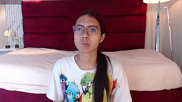 sara saenz99 online show from 01/25/25, 04:35