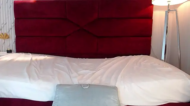 sara saenz99 online show from 02/04/25, 10:34